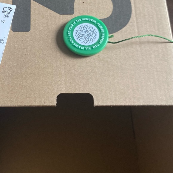 Yeezy 350 V2 compact red special edition - Picture 4 of 10